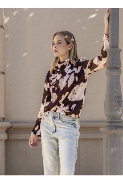 BLUSA SATINADA MARRÓN Y BEIGE 2