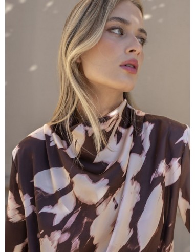 BLUSA SATINADA MARRÓN Y BEIGE