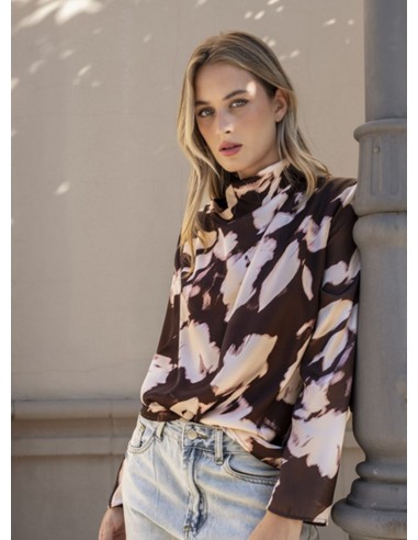 BLUSA SATINADA MARRÓN Y BEIGE